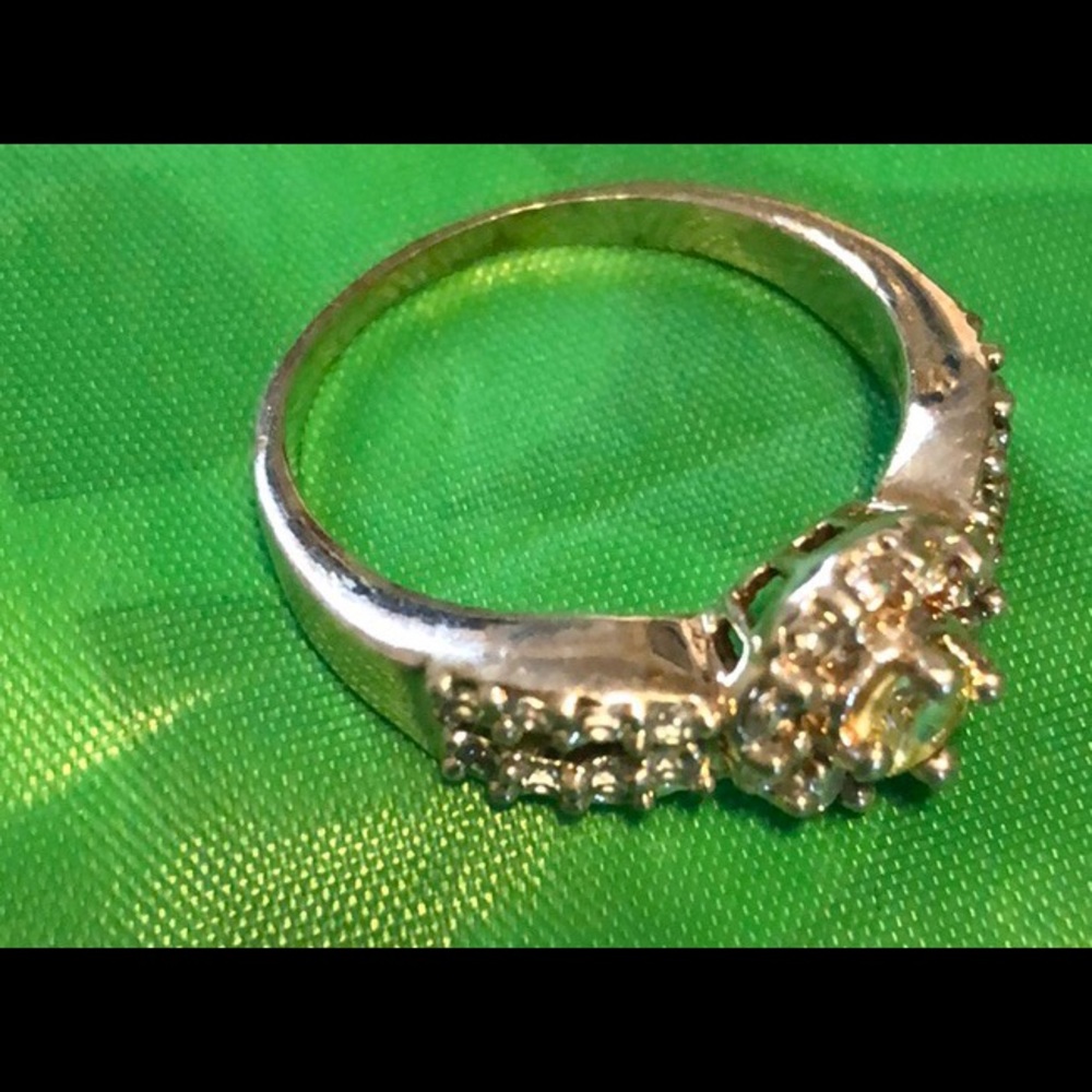 Used ring size 6.5 - Picture 2 of 8